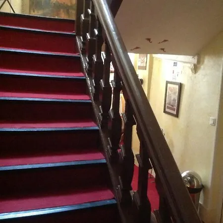 Le Dauphin Moulins-la-Marche